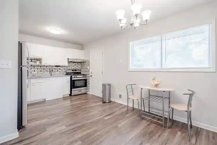 7 BR in Riverdale