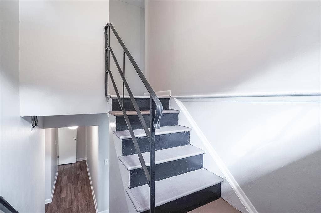 7 BR in Riverdale