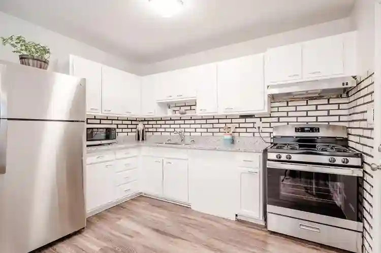 7 BR in Riverdale