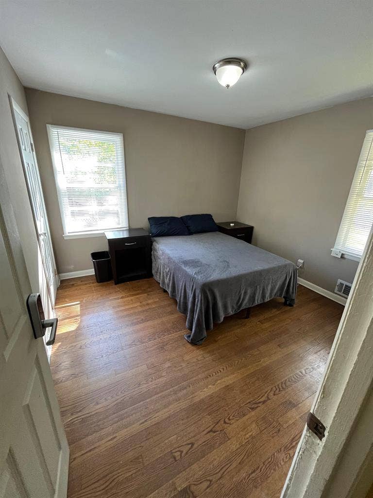 4 BR in Forest Park