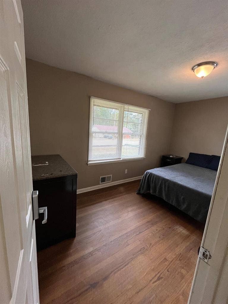 4 BR in Forest Park