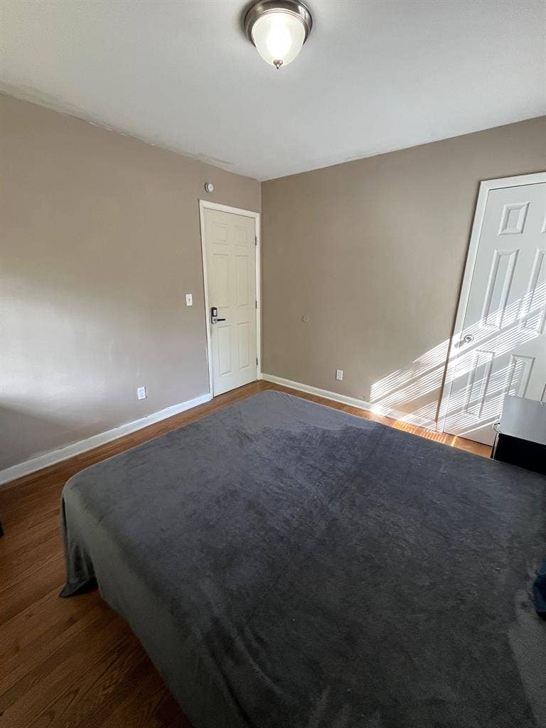 4 BR in Forest Park