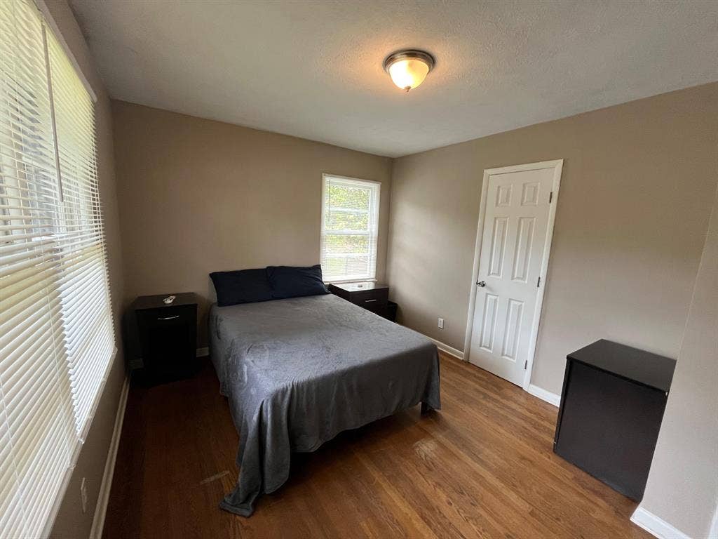 4 BR in Forest Park