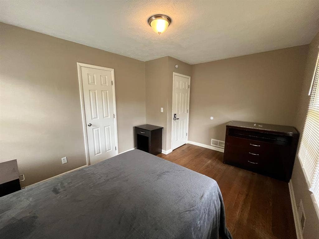 4 BR in Forest Park