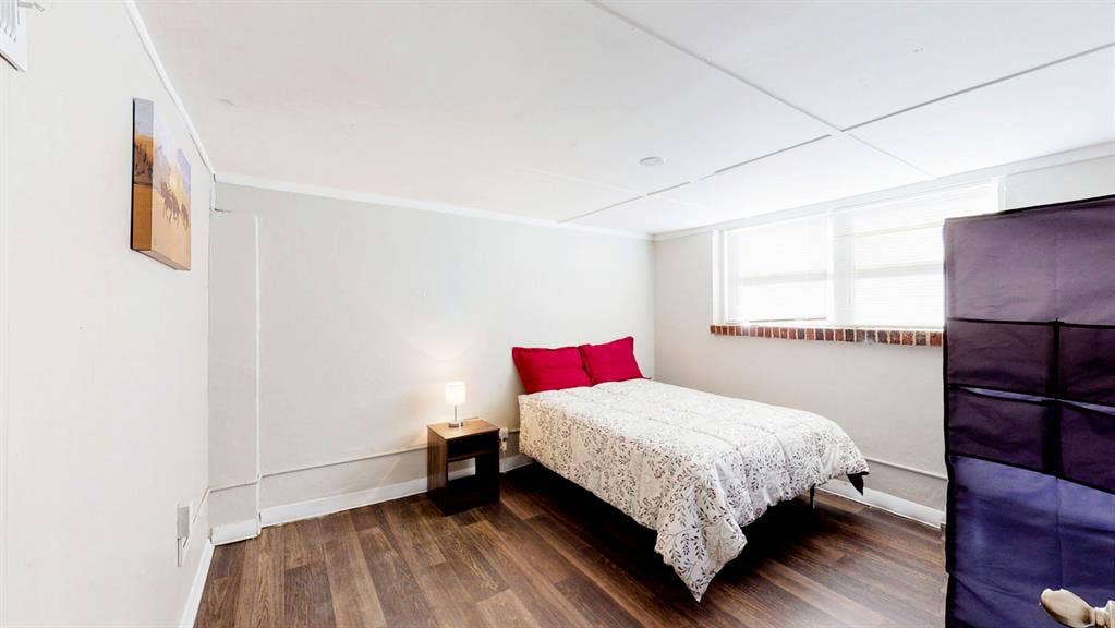 8 BR in Forest Park