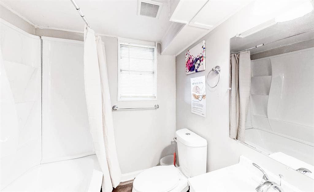 8 BR in Forest Park