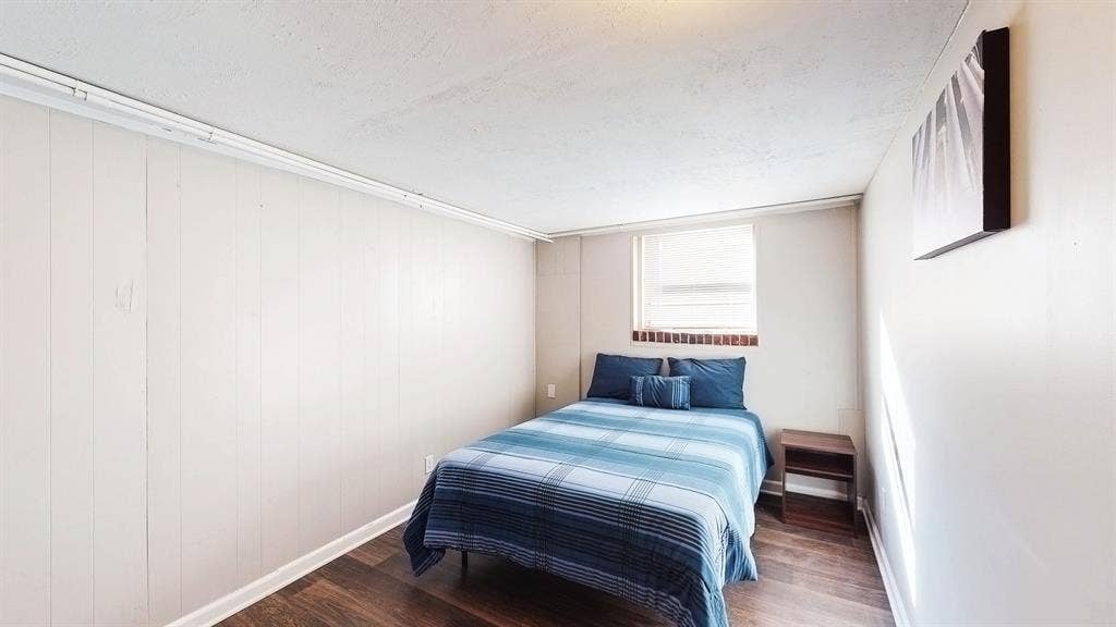 8 BR in Forest Park