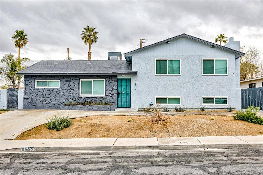 6 BR in Las Vegas
