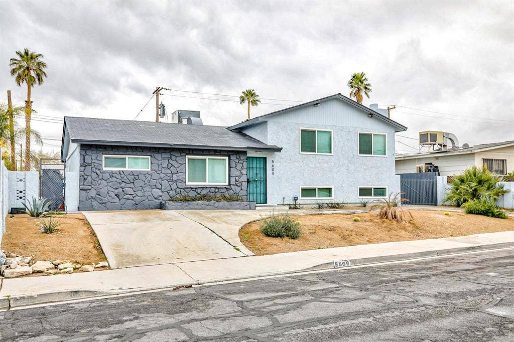 6 BR in Las Vegas