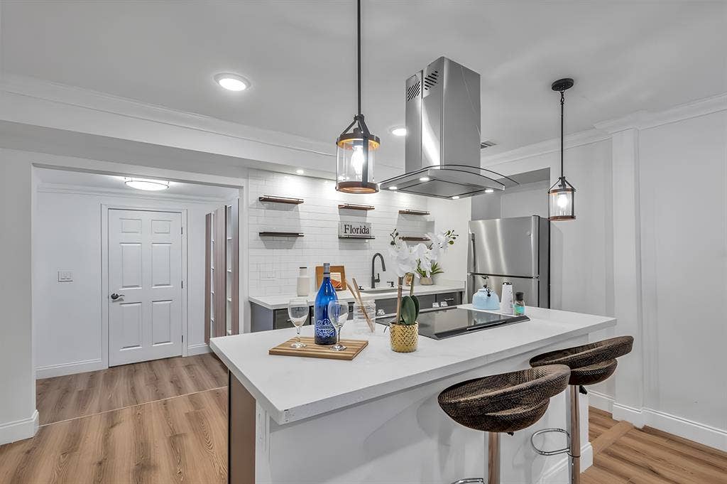 7 BR in St. Petersburg