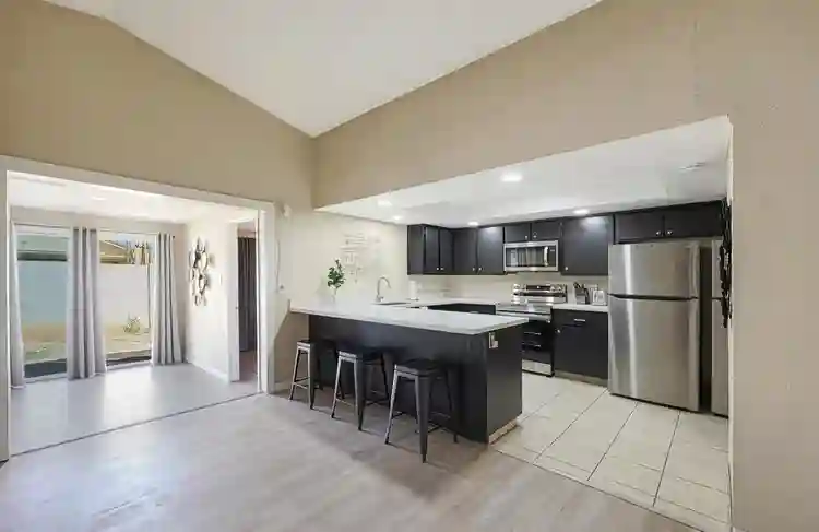 8 BR in Phoenix
