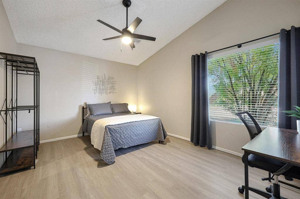 8 BR in Phoenix