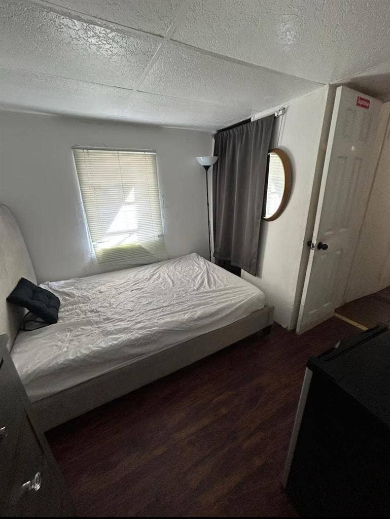 2 BR in Hallandale Beach