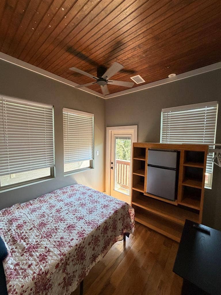 9 BR in Houston