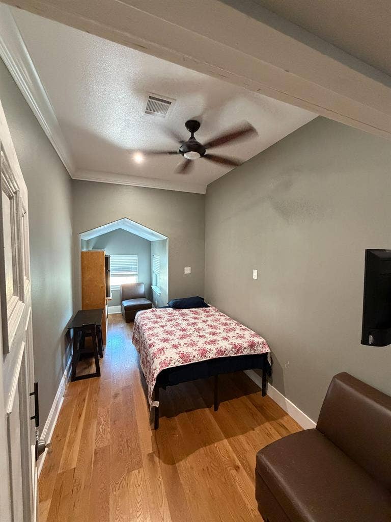 9 BR in Houston