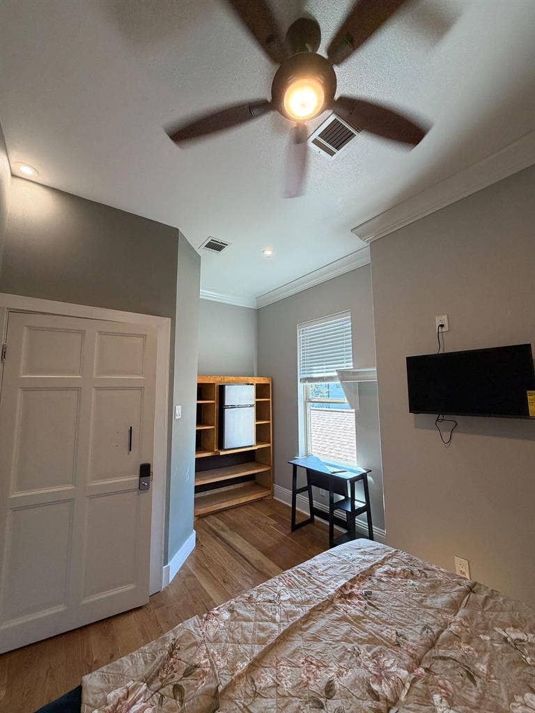 9 BR in Houston