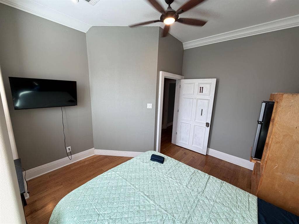 9 BR in Houston