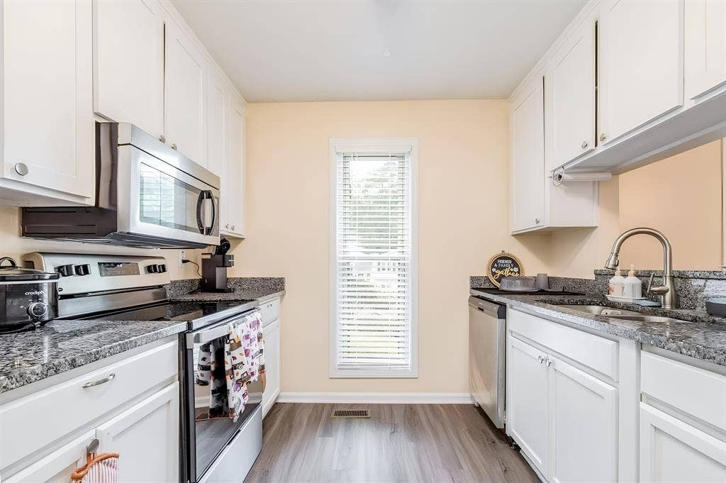 12 BR in Mableton