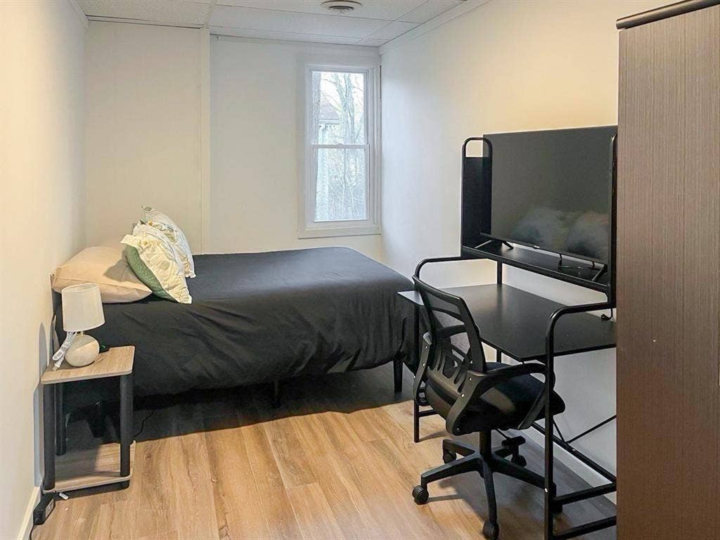 12 BR in Mableton