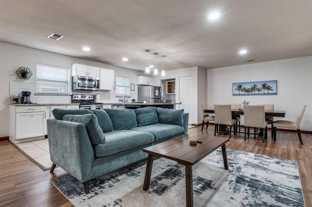3 BR in Dallas