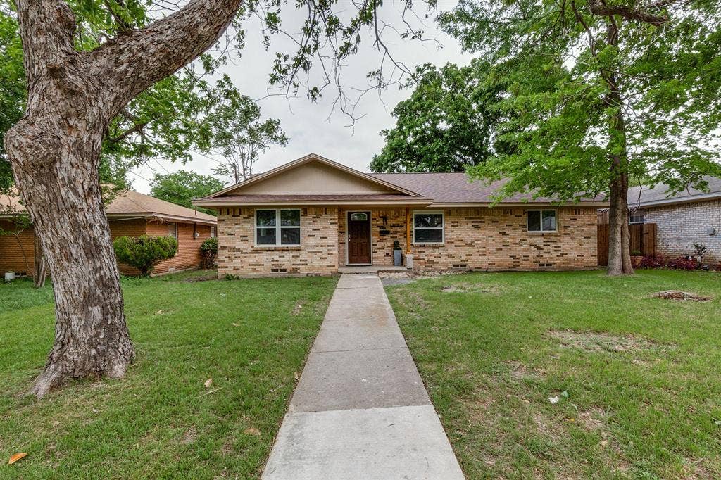3 BR in Dallas