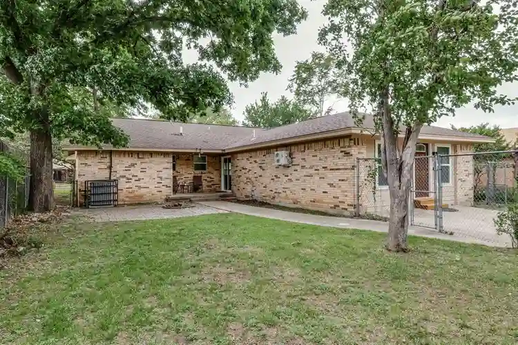 3 BR in Dallas