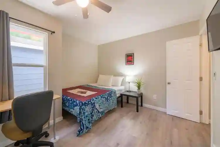 8 BR in Houston