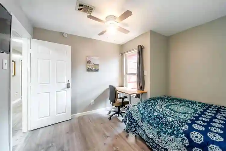 8 BR in Houston