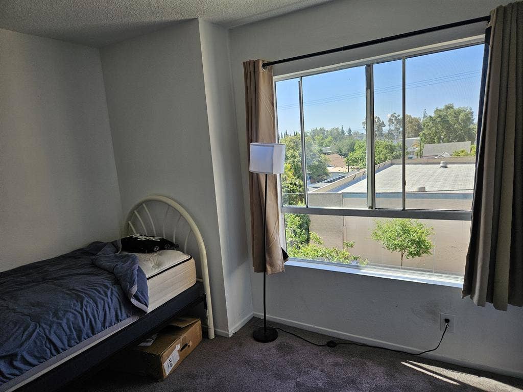 Cozy furnished room in Santa Ana