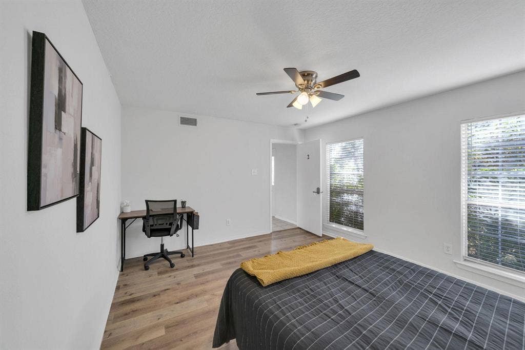 8 BR in Houston