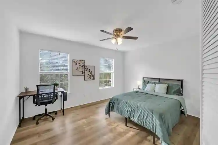 8 BR in Houston