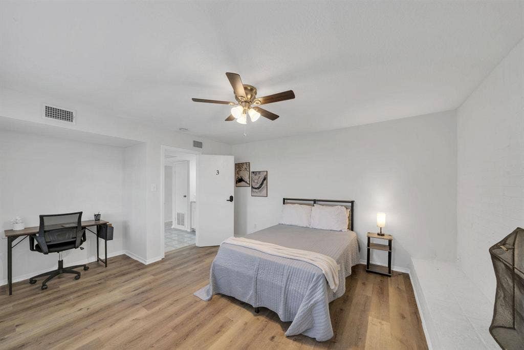 8 BR in Houston