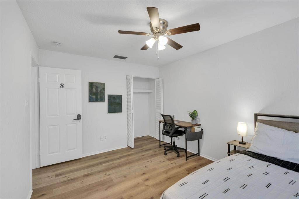 8 BR in Houston