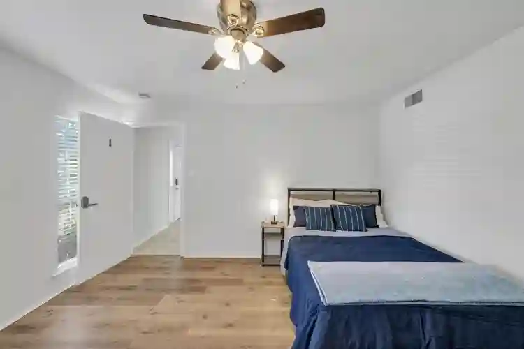 8 BR in Houston