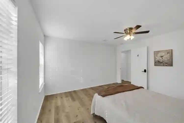 8 BR in Houston