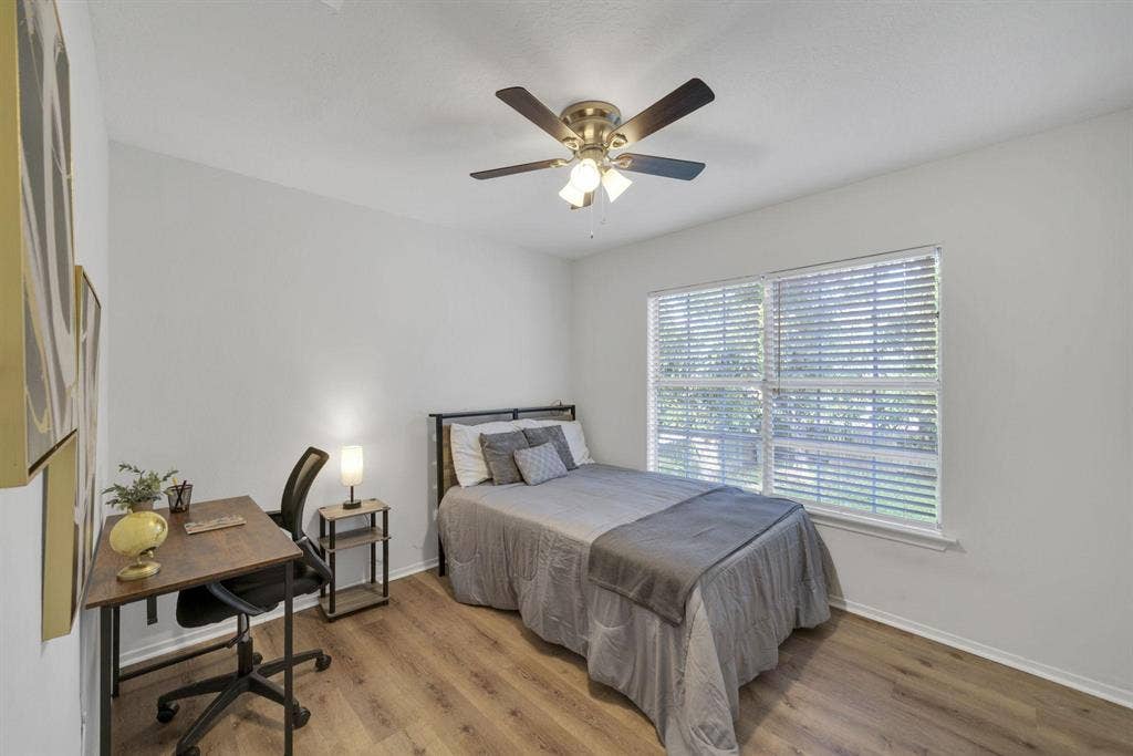 8 BR in Houston