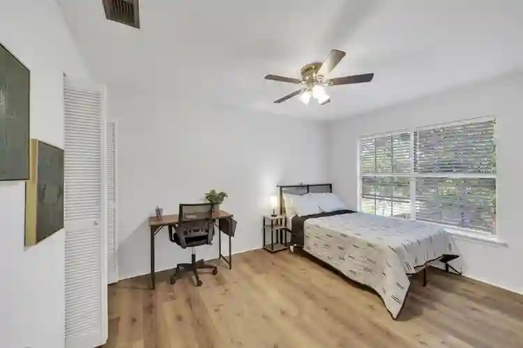 8 BR in Houston