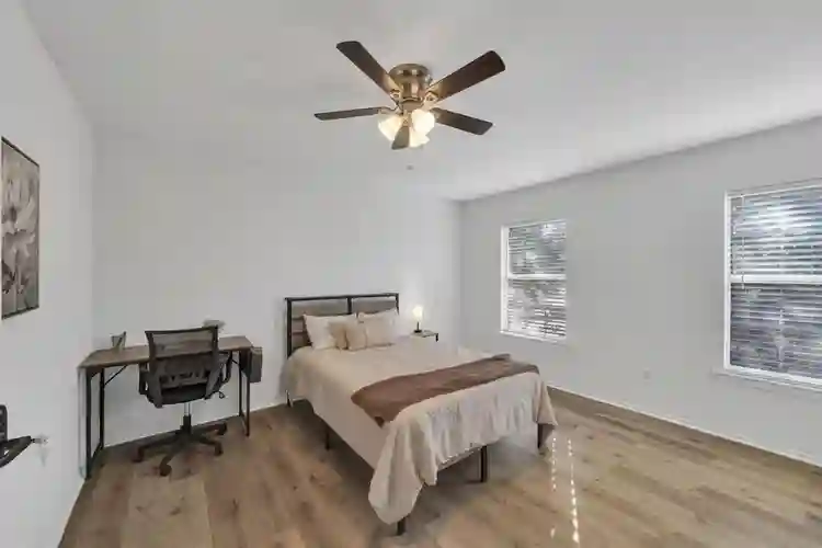 8 BR in Houston