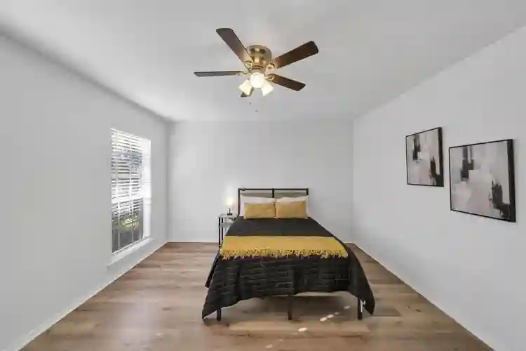 8 BR in Houston