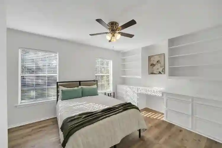 8 BR in Houston
