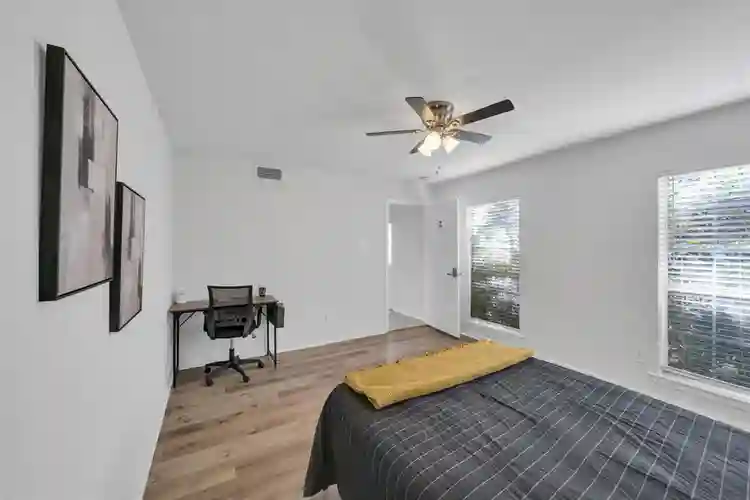 8 BR in Houston