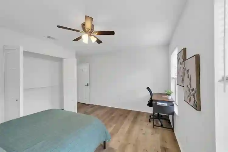 8 BR in Houston