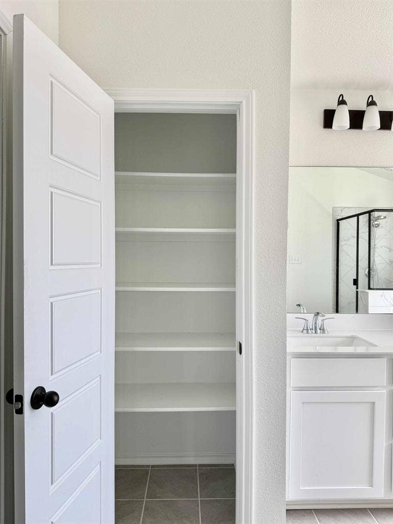 3 BR in Manor
