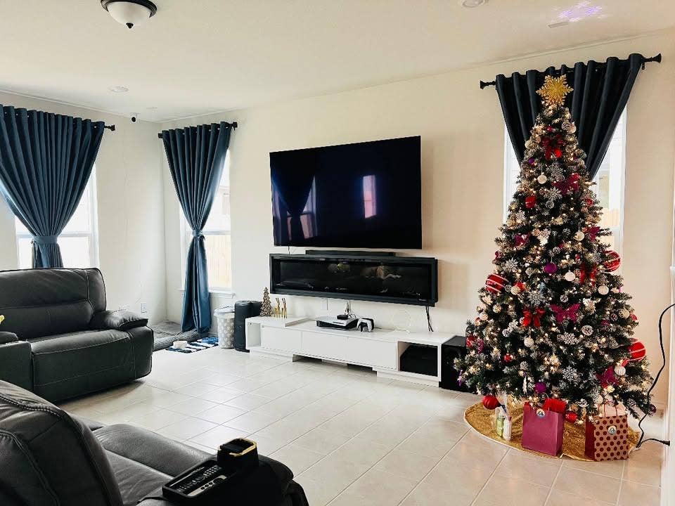 3 BR in Manor