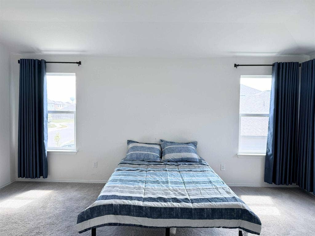3 BR in Manor