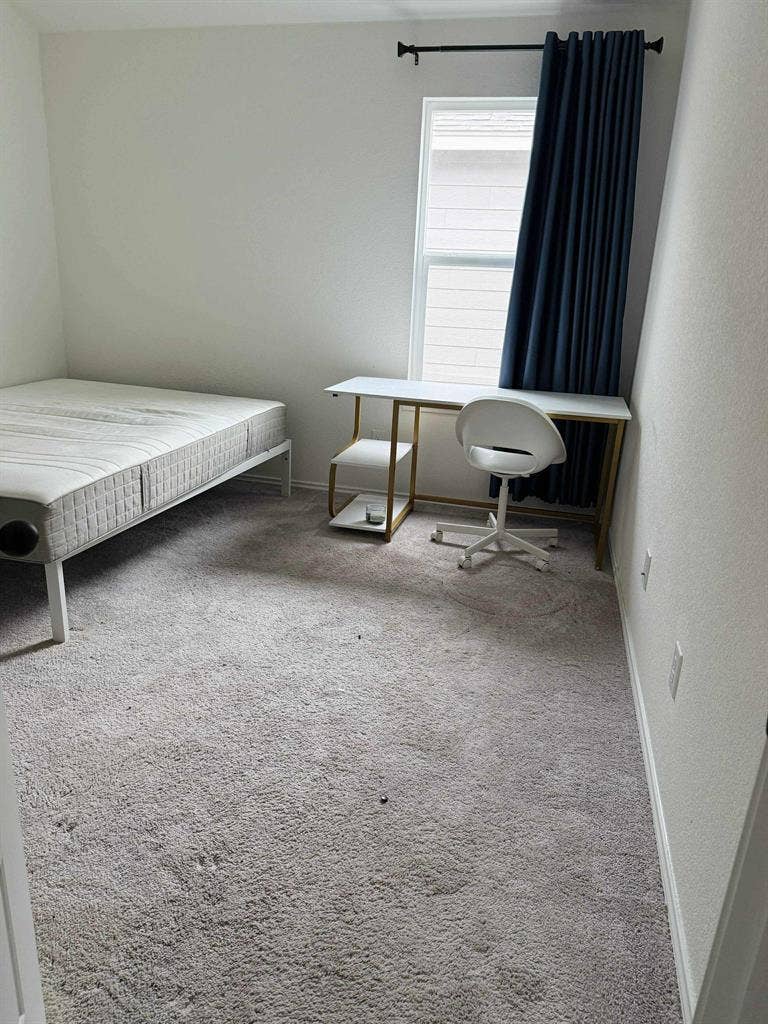 3 BR in Manor