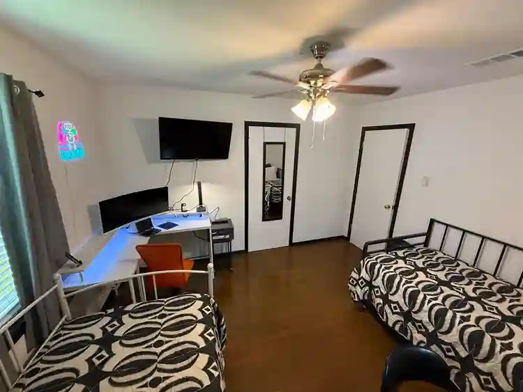 2 BR in Hitchcock