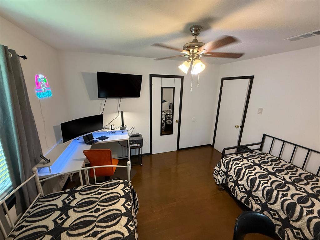 2 BR in Hitchcock
