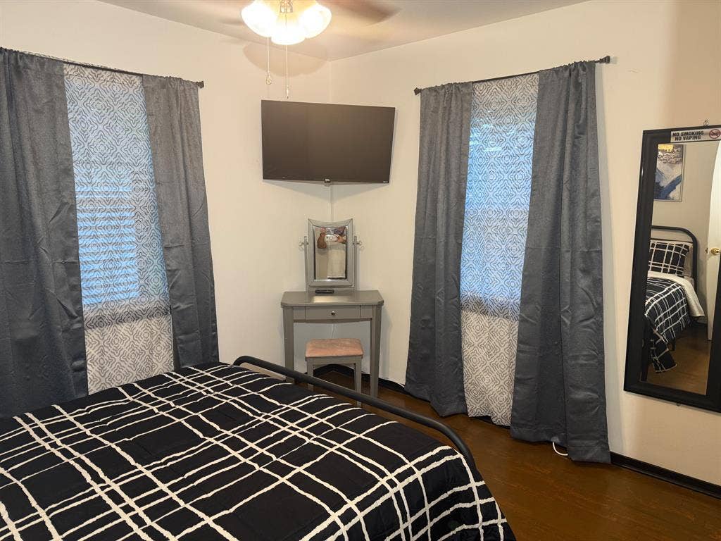 2 BR in Hitchcock