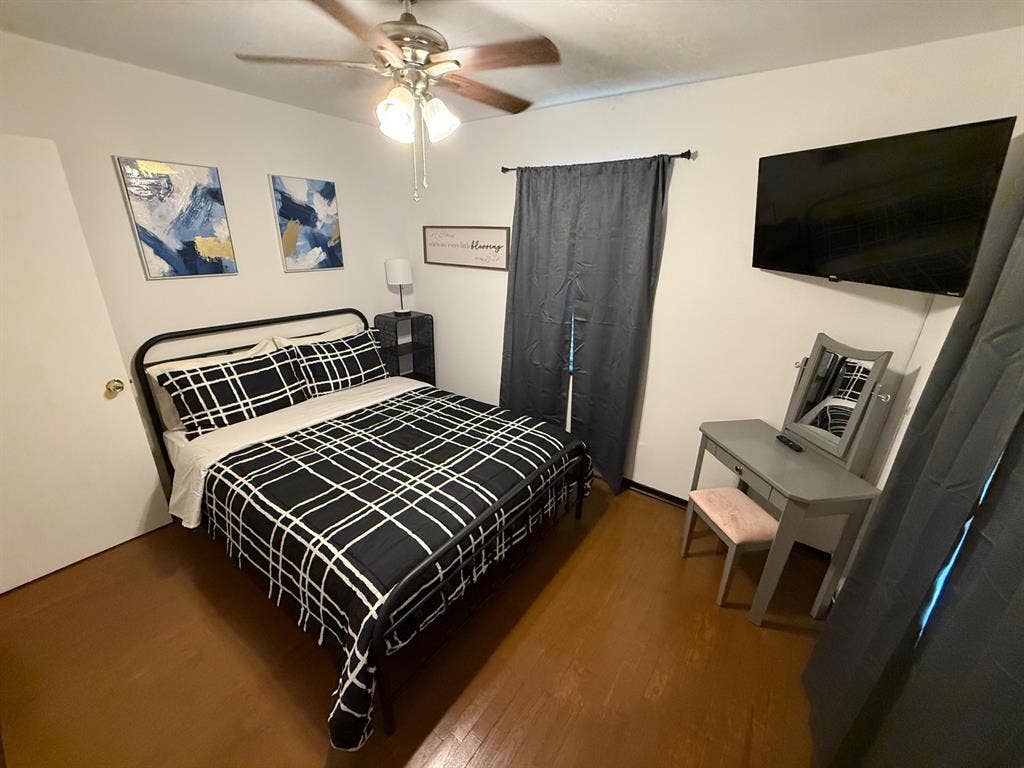 2 BR in Hitchcock